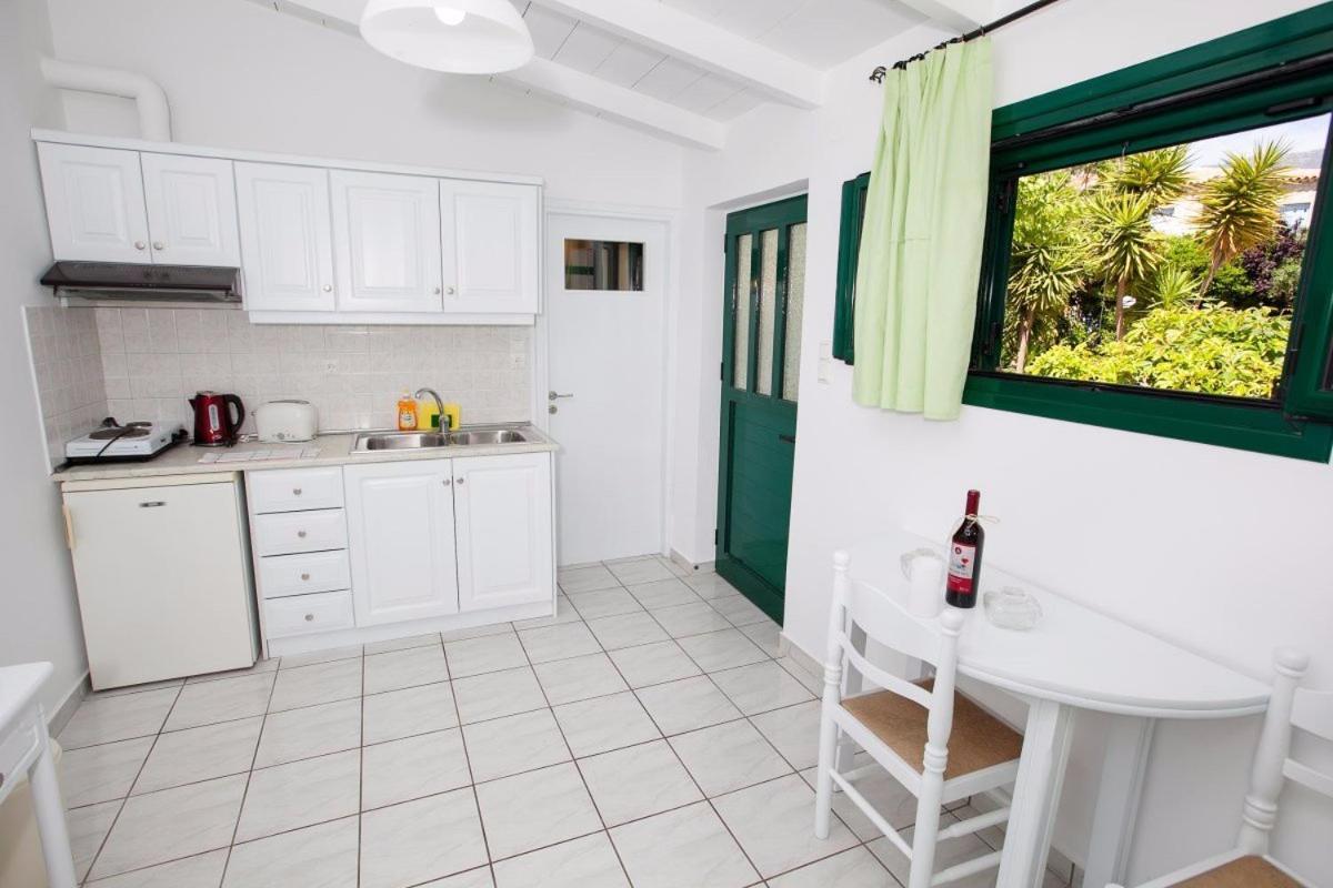 Athina Apartments Stoúpa Extérieur photo